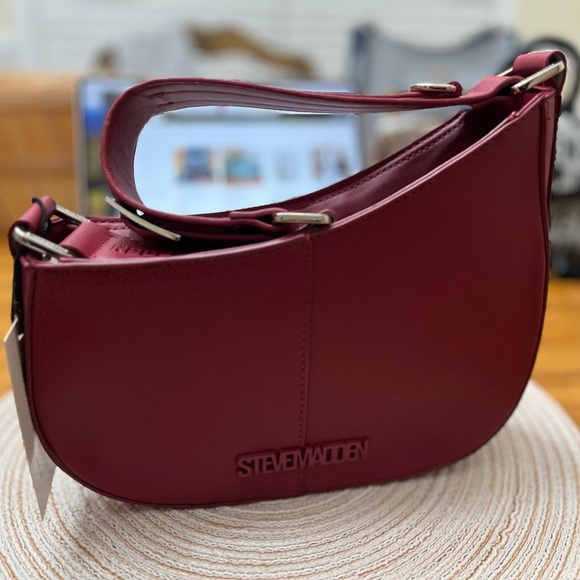 ๐ NEW Red (Cranberry) asymmetrical Steve Madden Hand Bag NWT - Picture 7 of 7